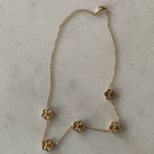Elegant Gold Flower Necklace